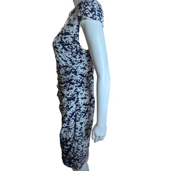 Chaps Women's Sheath Style Dress Navy Abstract Splatter Print Side Ruching Sz M - Picture 4 of 10